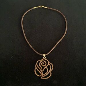 Rose pendant necklace